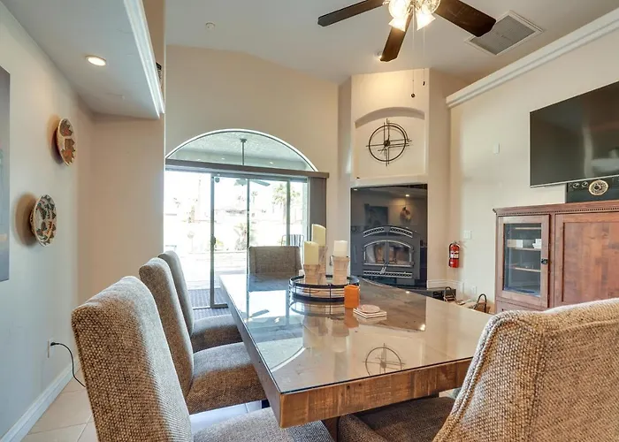 Havasu Escape W/ Pool, Patio & Grill! Hébergement de vacances *