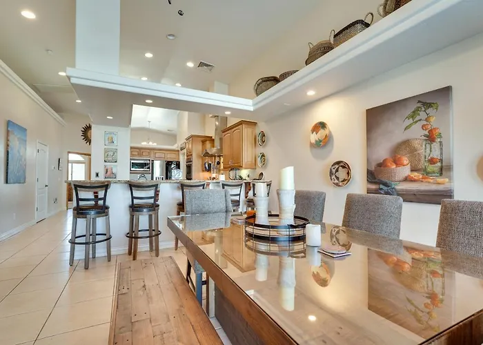 Havasu Escape W/ Pool, Patio & Grill! Hébergement de vacances *