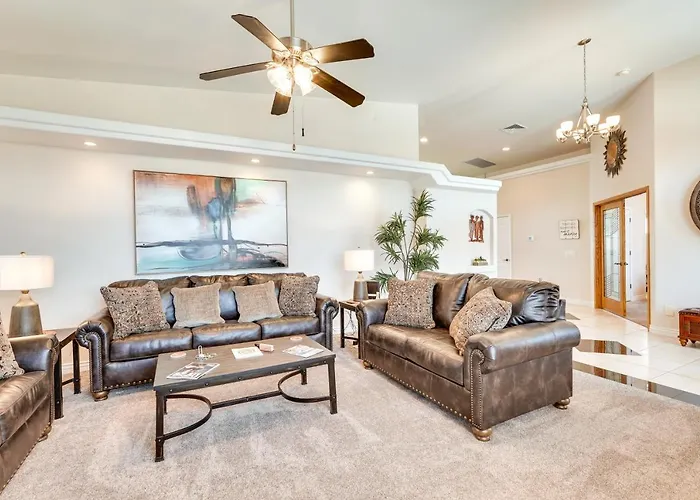 Havasu Escape W/ Pool, Patio & Grill! Hébergement de vacances