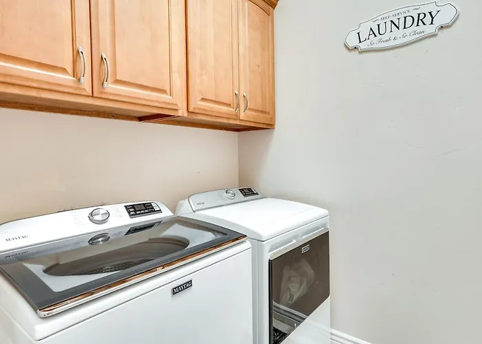 Havasu Escape W/ Pool, Patio & Grill! Hébergement de vacances Lake Havasu City