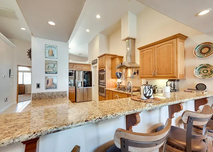 Havasu Escape W/ Pool, Patio & Grill! Hébergement de vacances Lake Havasu City