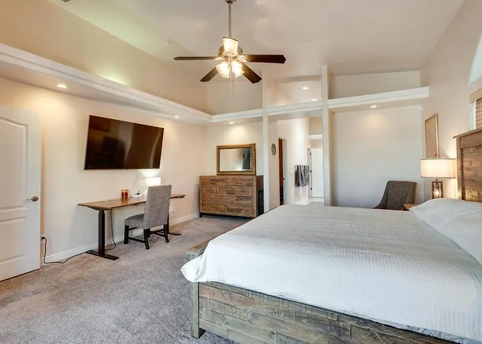 Havasu Escape W/ Pool, Patio & Grill!