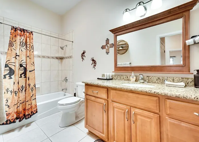 Havasu Escape W/ Pool, Patio & Grill! Hébergement de vacances Lake Havasu City