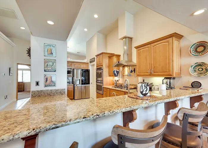 Havasu Escape W/ Pool, Patio & Grill! Holiday home